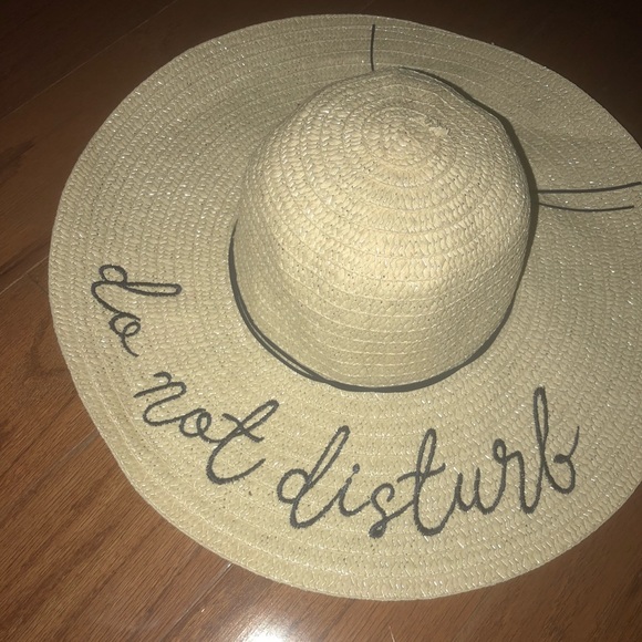 Cute straw hat with “Do Not Disturb” written on it - Picture 3 of 5